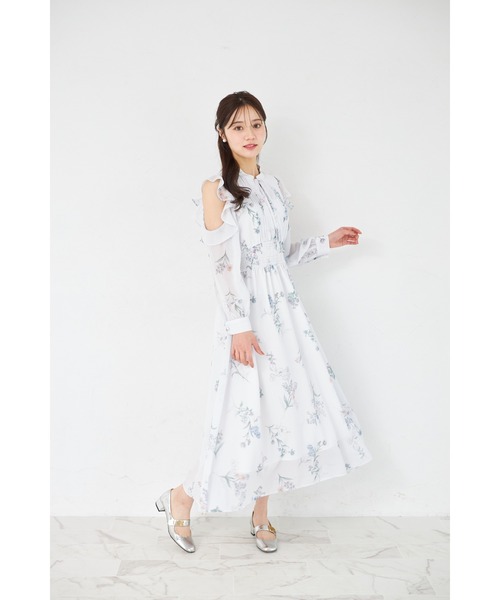 tocco closet(トッコ クローゼット)の「ラッフルフリルオープンショルダーボタニカルフラワープリントワンピース(ワンピース・レディース・オフホワイト/ブルー/ラベンダー・M)」の12枚目の写真