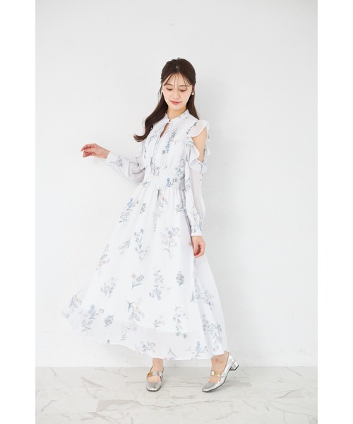 tocco closet(トッコ クローゼット)の「ラッフルフリルオープンショルダーボタニカルフラワープリントワンピース(ワンピース・レディース・オフホワイト/ブルー/ラベンダー・M)」の13枚目の写真