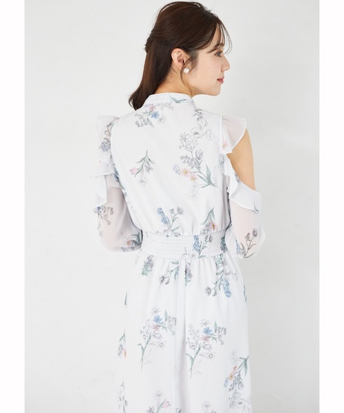 tocco closet(トッコ クローゼット)の「ラッフルフリルオープンショルダーボタニカルフラワープリントワンピース(ワンピース・レディース・オフホワイト/ブルー/ラベンダー・M)」の19枚目の写真