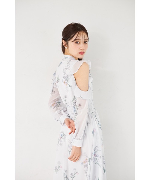 tocco closet(トッコ クローゼット)の「ラッフルフリルオープンショルダーボタニカルフラワープリントワンピース(ワンピース・レディース・オフホワイト/ブルー/ラベンダー・M)」の18枚目の写真