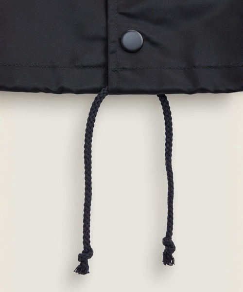 VANS(バンズ)の「TORREY コーチジャケット 2.0 / Torrey Nylon Coaches Jacket 2. VN000TREY281(ブルゾン・メンズ・ブラック・LARGE/SMALL/X-LARGE/XX-LARGE/MEDIUM)」の5枚目の写真