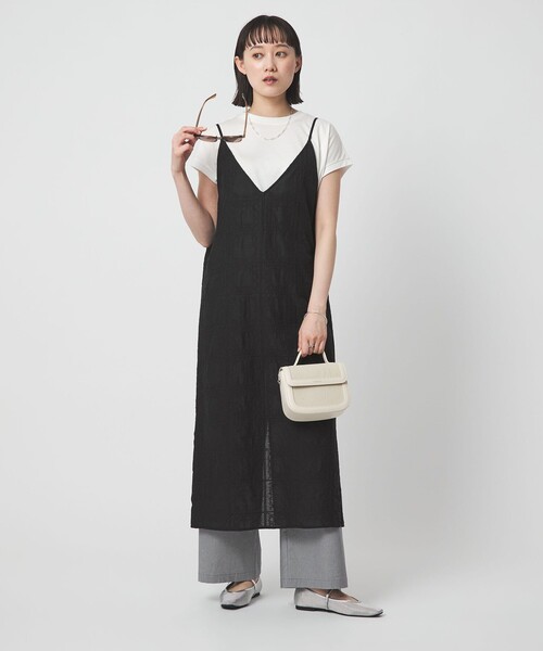 green label relaxing（グリーンレーベルリラクシング）の「シアー クロス ステッチ ワンピース（ワンピース・レディース・オフホワイト/ブラック・FREE）」の2枚目の写真