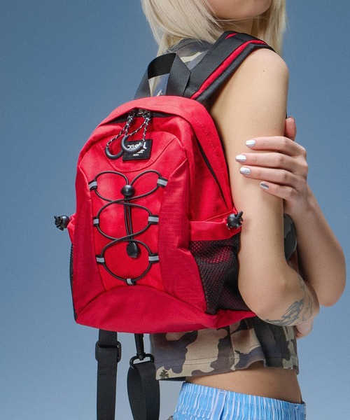 X-girl（エックスガール）の「BUNGEE CORD 2WAY MINI DAYPACK（バックパック/リュック・レディース・ブラック/レッド・ONE SIZE）」の2枚目の写真