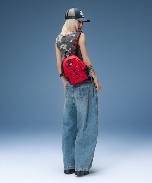 X-girl（エックスガール）の「BUNGEE CORD 2WAY MINI DAYPACK（バックパック/リュック・レディース・ブラック/レッド・ONE SIZE）」の6枚目の写真