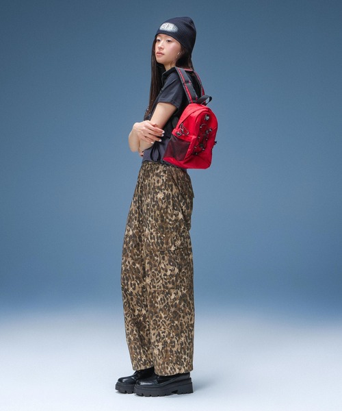 X-girl（エックスガール）の「BUNGEE CORD 2WAY MINI DAYPACK（バックパック/リュック・レディース・ブラック/レッド・ONE SIZE）」の8枚目の写真