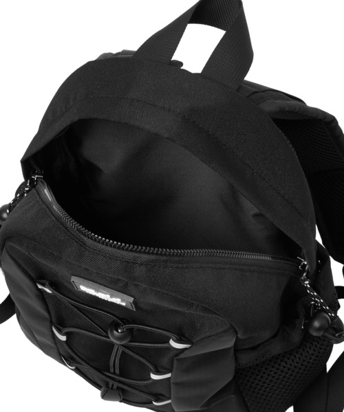 X-girl（エックスガール）の「BUNGEE CORD 2WAY MINI DAYPACK（バックパック/リュック・レディース・ブラック/レッド・ONE SIZE）」の4枚目の写真