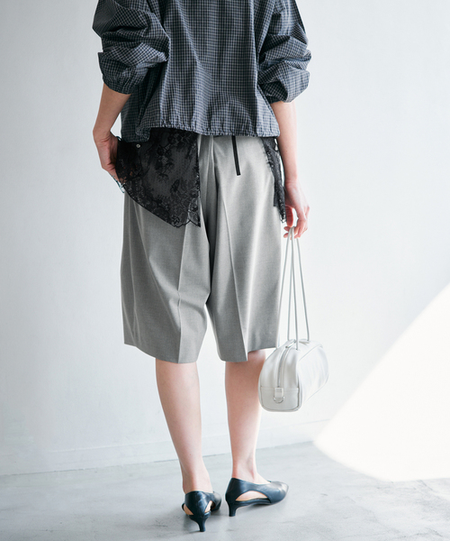 IENA（イエナ）の「ウォッシャブル テーパードハーフスラックス（その他パンツ・レディース・グレー/ブラック・38/36）」の4枚目の写真