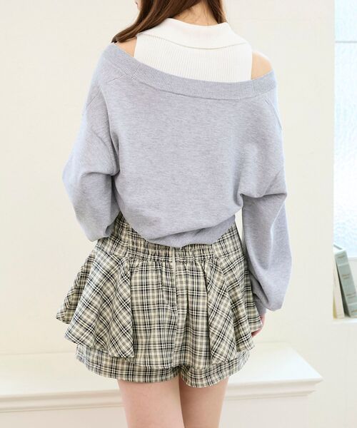 MAJESTIC LEGON(マジェスティックレゴン)の「襟付ノースリニットセットオフショルニット(ニット/セーター・レディース・ピンクベージュ/チャコールグレー/ライトグレー・MEDIUM)」の17枚目の写真