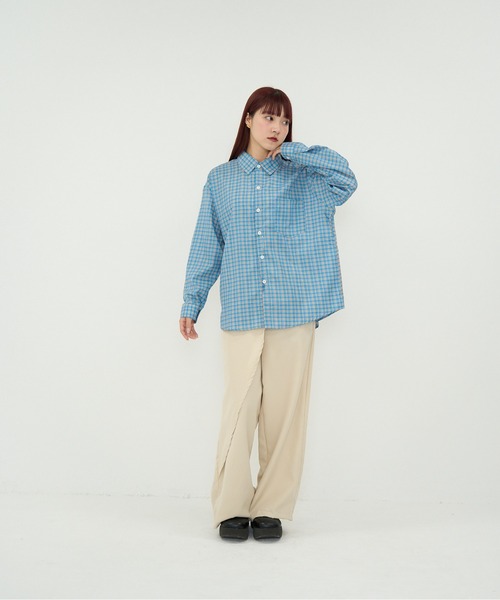 Uenui（ウニュイ）の「配色チェック・ゆるシルエット長袖シャツ（シャツ/ブラウス・レディース・ブルー・FREE）」の9枚目の写真