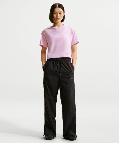 NIKE(ナイキ)の「ナイキ スポーツウェア クラシック ウィメンズ ルーズ クロップド Tシャツ / Nike Sportswear Classic Women's Loose Cropped T-Shirt IR7870-663 Pink Foam(Tシャツ/カットソー・レディース・ピンク・M/S/XS/L/XL)」の4枚目の写真