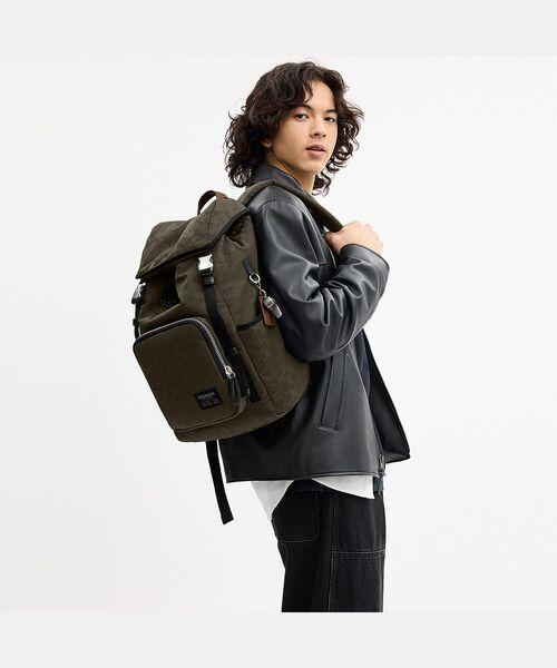 COACH（コーチ）の「ローガン バックパック・シグネチャー ナイロン（バックパック/リュック・メンズ・グリーン系その他・ONE）」の2枚目の写真