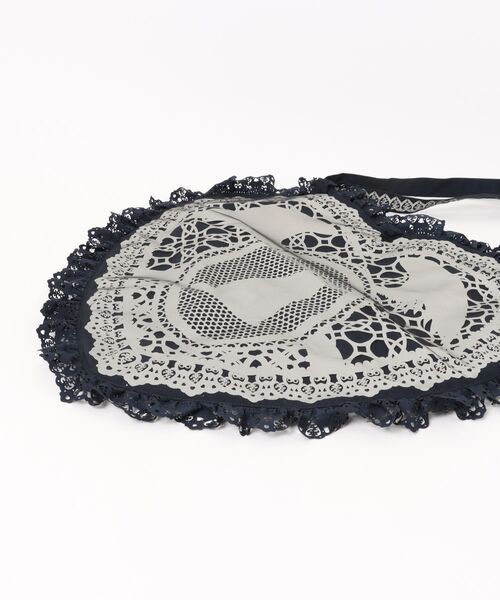 L.H.P（エルエイチピー）の「YUEQIQI/ユェチ・チ/Lace Heart Satchel（トートバッグ・レディース・ネイビー・F）」の3枚目の写真