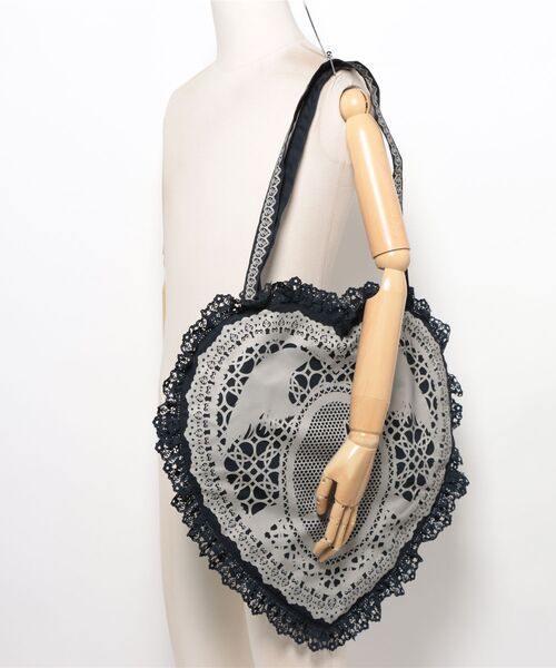 L.H.P（エルエイチピー）の「YUEQIQI/ユェチ・チ/Lace Heart Satchel（トートバッグ・レディース・ネイビー・F）」の5枚目の写真