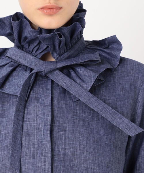 BOURRIENNE ParisX(ブリエンヌパリディス)の「BOURRIENNE PASTEL リネン ラッフルカラーシャツ(シャツ/ブラウス・レディース・ダークブルー・34)」の6枚目の写真