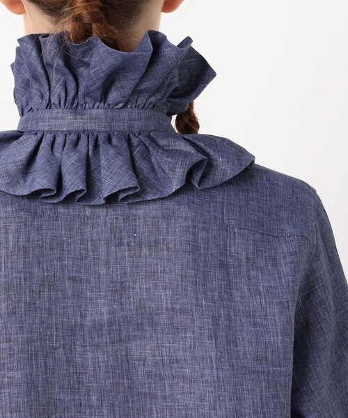 BOURRIENNE ParisX(ブリエンヌパリディス)の「BOURRIENNE PASTEL リネン ラッフルカラーシャツ(シャツ/ブラウス・レディース・ダークブルー・34)」の7枚目の写真
