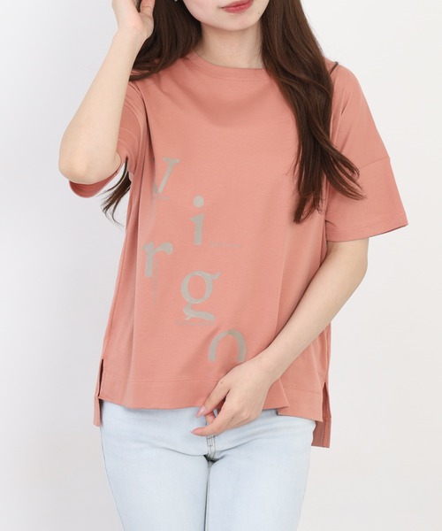 EGLANTINE(エグランティーヌ)の「EGLANTINE アシンメトリーロゴプリント半袖Tシャツ 日本製 ローズペトール(Tシャツ/カットソー・レディース・グレイッシュベージュ/サーモンピンク・38)」の2枚目の写真