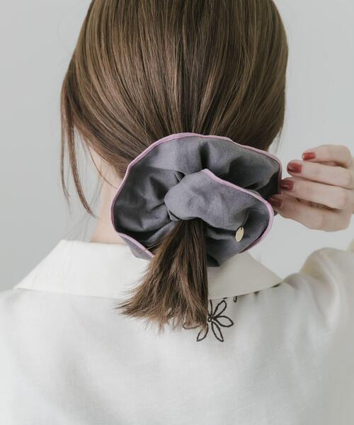 SMELLY(スメリー)の「カラーパイピングボリュームシュシュ(シュシュ・レディース・ホワイト系その他/グレー系その他・-)」の4枚目の写真