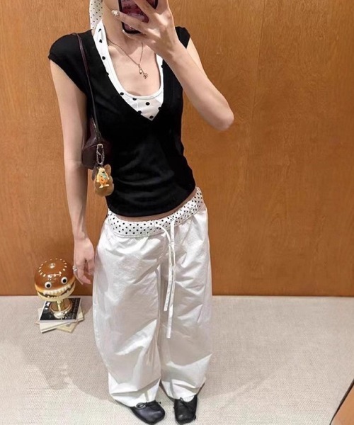 Ritzy(リッツィー)の「ドット柄 ホルターネック レイヤード風 T シャツ(Tシャツ/カットソー・レディース・ブラック/ブラック系・M/L)」の3枚目の写真