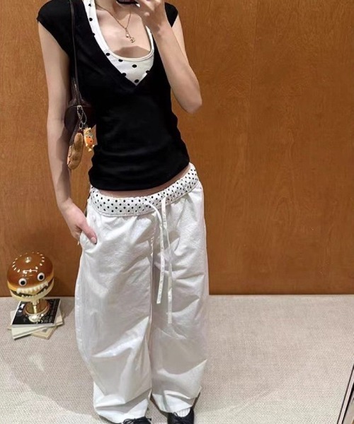 Ritzy(リッツィー)の「ドット柄 ホルターネック レイヤード風 T シャツ(Tシャツ/カットソー・レディース・ブラック/ブラック系・M/L)」の4枚目の写真
