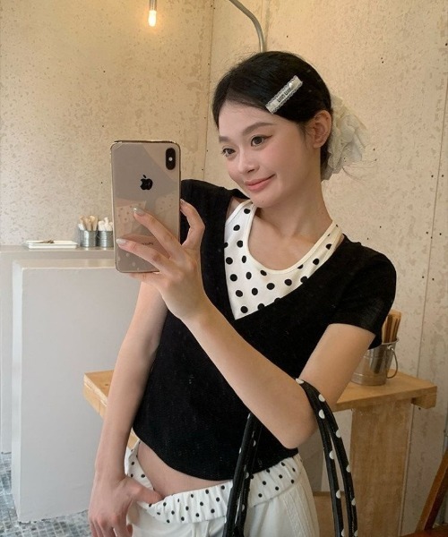 Ritzy(リッツィー)の「ドット柄 ホルターネック レイヤード風 T シャツ(Tシャツ/カットソー・レディース・ブラック/ブラック系・M/L)」の17枚目の写真
