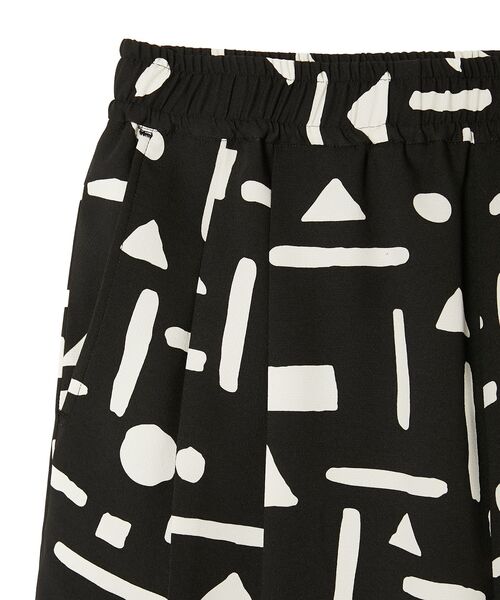 N.HOOLYWOOD COMPILE(N.ハリウッド コンパイル)の「2TUCK EASY HALF PANTS(その他パンツ・メンズ・ブラック・40/38/36)」の2枚目の写真