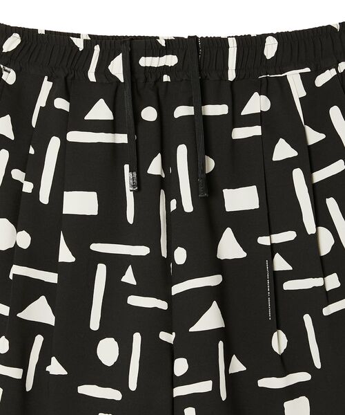 N.HOOLYWOOD COMPILE(N.ハリウッド コンパイル)の「2TUCK EASY HALF PANTS(その他パンツ・メンズ・ブラック・40/38/36)」の3枚目の写真