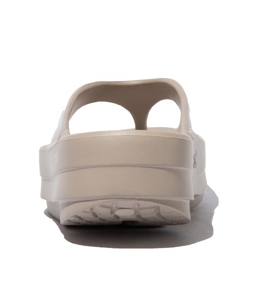OOFOS(ウーフォス)の「OOFOS OOmega(ウーフォス ウーメガ)(サンダル・レディース・ブラック/ベージュ系・23cm/26cm/25cm/24cm)」の16枚目の写真