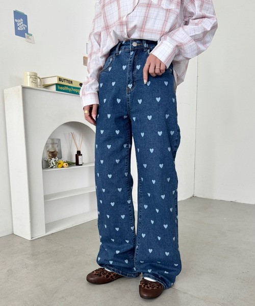 SOLLON.（ソルロン）の「ランダムハートプリントパンツ（デニムパンツ・レディース・ブラック/ピンク/ブルー・M）」の6枚目の写真