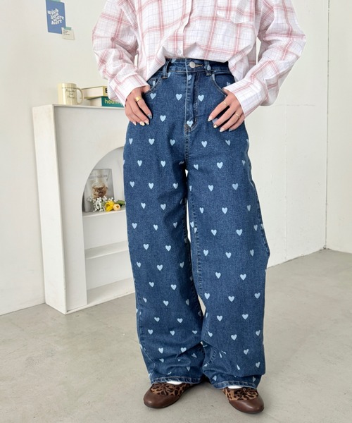 SOLLON.（ソルロン）の「ランダムハートプリントパンツ（デニムパンツ・レディース・ブラック/ピンク/ブルー・M）」の5枚目の写真
