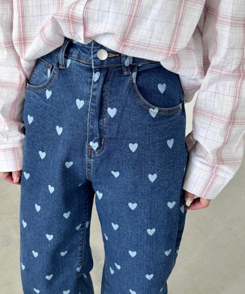 SOLLON.（ソルロン）の「ランダムハートプリントパンツ（デニムパンツ・レディース・ブラック/ピンク/ブルー・M）」の4枚目の写真