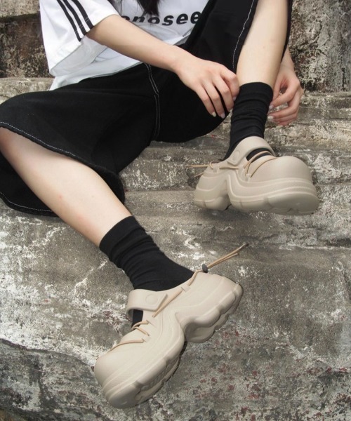 yuue' ( wear )（ユーイ）の「厚底クロスコードクロッグサンダル/スポーツサンダル（サンダル・レディース・ブラック/ベージュ・M/L）」の14枚目の写真