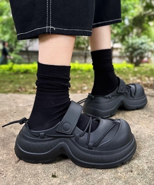 yuue' ( wear )（ユーイ）の「厚底クロスコードクロッグサンダル/スポーツサンダル（サンダル・レディース・ブラック/ベージュ・M/L）」の3枚目の写真