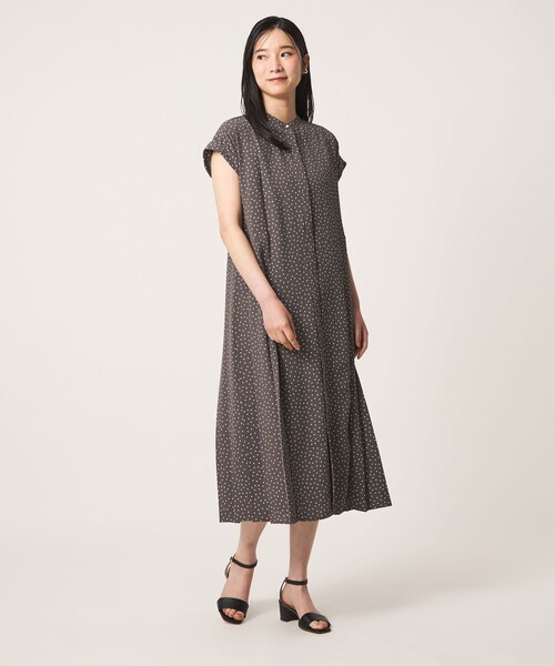 A DAY IN THE LIFE UNITED ARROWS(アデイインザライフユナイテッドアローズ)の「プリーツ シャツワンピース ‐ウォッシャブル‐ <A DAY IN THE LIFE>(ワンピース・レディース・モカ/ブラック/ネイビー・FREE)」の4枚目の写真