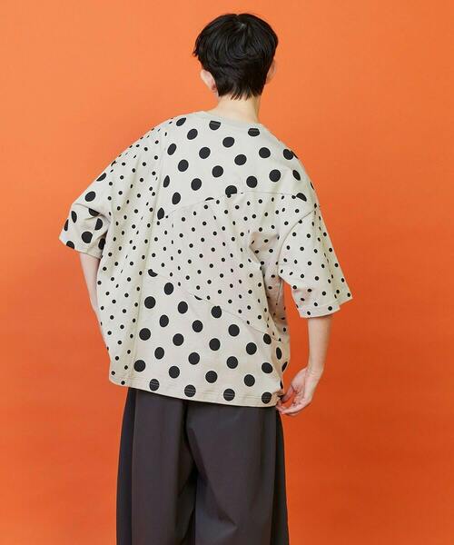FRAPBOIS(フラボア)の「キリカエドットTシャツ(Tシャツ/カットソー・レディース・ブラック/グレイッシュベージュ・1)」の16枚目の写真