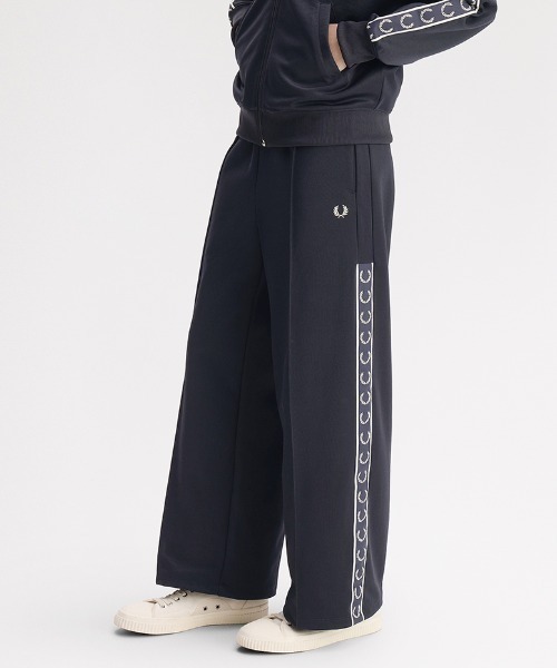 FRED PERRY(フレッドペリー)の「【先行予約受付中】Taped Track Pants/テープトラックパンツ(その他パンツ・レディース・ネイビー・10/8)」の1枚目の写真