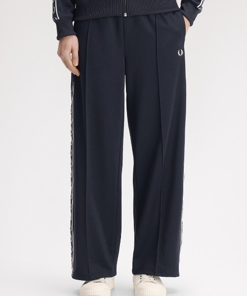 FRED PERRY(フレッドペリー)の「【先行予約受付中】Taped Track Pants/テープトラックパンツ(その他パンツ・レディース・ネイビー・10/8)」の3枚目の写真