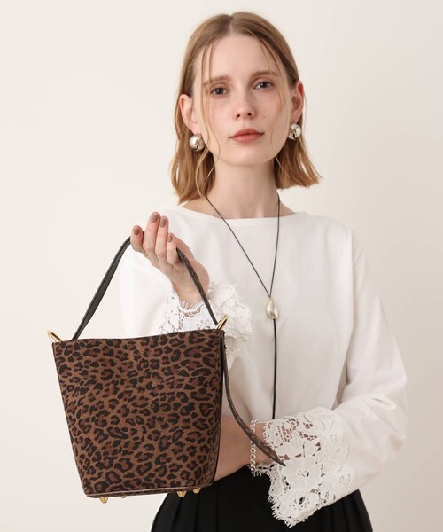 allureville（アルアバイル）の「スエードミニバケツハンドバッグ（ショルダーバッグ・レディース・ダークブラウン/その他・FREE）」の8枚目の写真