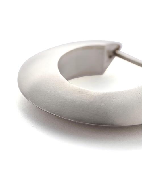 YLEVE(イレーヴ)の「YLEVE / TRIANGLE HOOP EARRING S(ピアス(片耳用)・レディース・シルバー・FREE)」の2枚目の写真