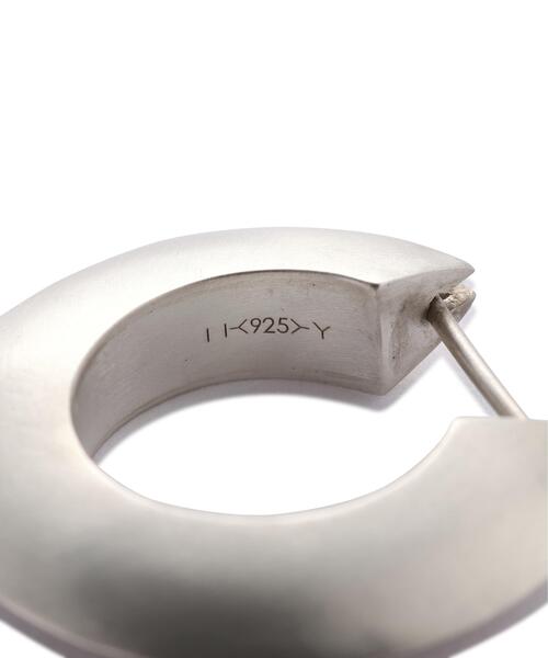 YLEVE(イレーヴ)の「YLEVE / TRIANGLE HOOP EARRING S(ピアス(片耳用)・レディース・シルバー・FREE)」の4枚目の写真