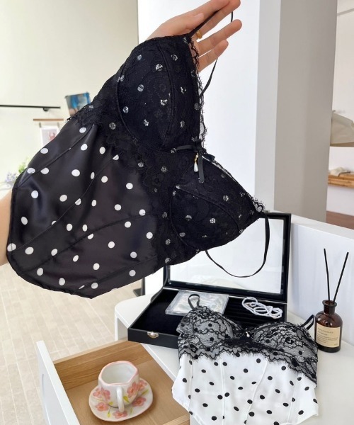 Ritzy(リッツィー)の「ドット柄サテンレース切替ハンカチーフヘムキャミソールビスチェ(パッド付き)(キャミソール・レディース・ホワイト/ブラック/ベージュ・FREE)」の5枚目の写真