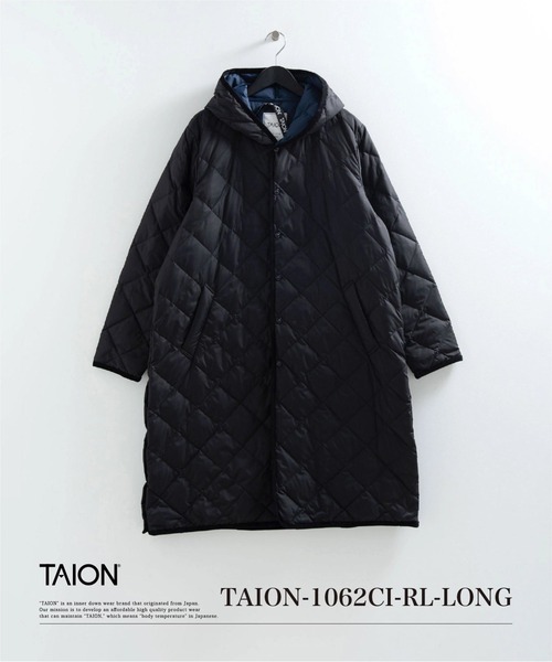 TAION(タイオン)の「【TAION(タイオン)】〈ユニセックス〉シティ パイピングフード ロングダウンコート-リラックスルーズ(ダウンジャケット/コート・メンズ・ブラック・L/M)」の1枚目の写真