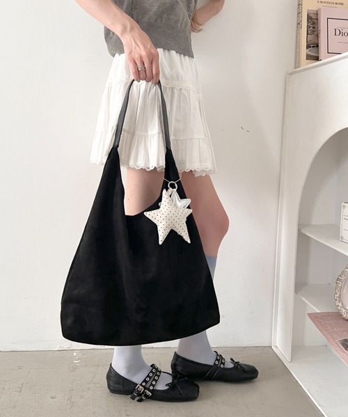 Loueme（ルエム）の「ベロアタッチPUハンドルトートバッグ（トートバッグ・レディース・ブラック/ブラウン/オリーブ/アイボリー/レッド/ピンク・FREE）」の2枚目の写真