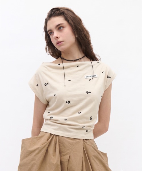 Lutim by u(ルチバイユー)の「【接触冷感】ミュートフラワー刺繍ドレープトップス(Tシャツ/カットソー・レディース・ベージュ/ブラウン/ブラック・FREE)」の1枚目の写真