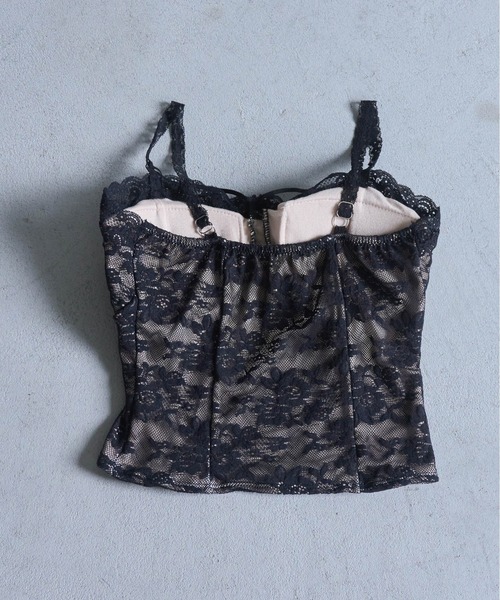 Carmelo(カーメロ)の「Front Cross Lace Trim Camisole / クロスストラップカップインレースキャミ(キャミソール・レディース・ブラック/ホワイト・FREE)」の16枚目の写真