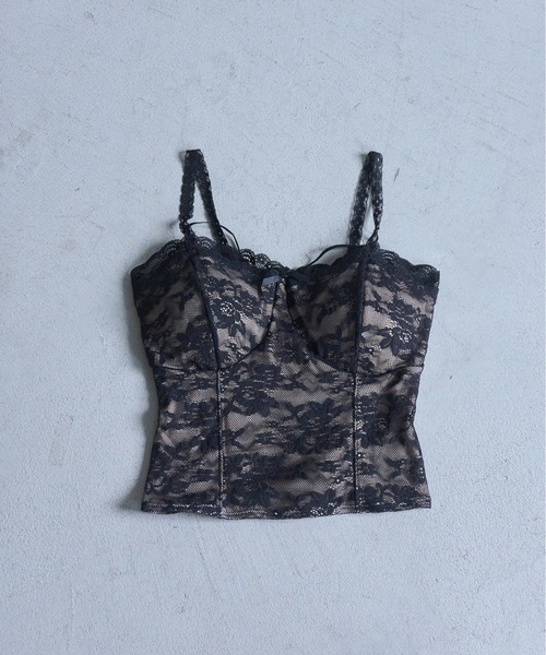 Carmelo(カーメロ)の「Front Cross Lace Trim Camisole / クロスストラップカップインレースキャミ(キャミソール・レディース・ブラック/ホワイト・FREE)」の15枚目の写真