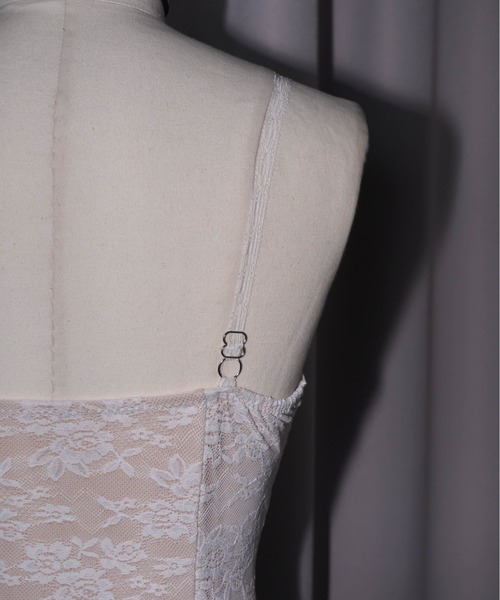 Carmelo(カーメロ)の「Front Cross Lace Trim Camisole / クロスストラップカップインレースキャミ(キャミソール・レディース・ブラック/ホワイト・FREE)」の7枚目の写真