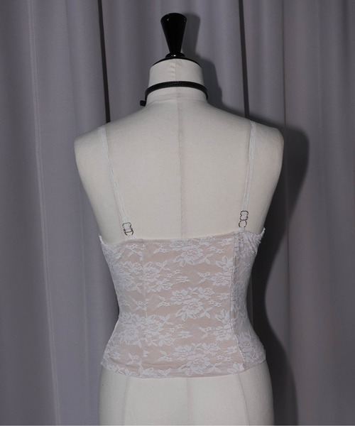 Carmelo(カーメロ)の「Front Cross Lace Trim Camisole / クロスストラップカップインレースキャミ(キャミソール・レディース・ブラック/ホワイト・FREE)」の8枚目の写真