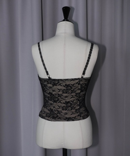 Carmelo(カーメロ)の「Front Cross Lace Trim Camisole / クロスストラップカップインレースキャミ(キャミソール・レディース・ブラック/ホワイト・FREE)」の12枚目の写真