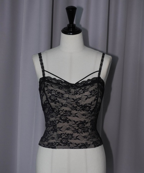 Carmelo(カーメロ)の「Front Cross Lace Trim Camisole / クロスストラップカップインレースキャミ(キャミソール・レディース・ブラック/ホワイト・FREE)」の9枚目の写真