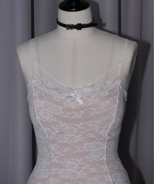 Carmelo(カーメロ)の「Front Cross Lace Trim Camisole / クロスストラップカップインレースキャミ(キャミソール・レディース・ブラック/ホワイト・FREE)」の5枚目の写真